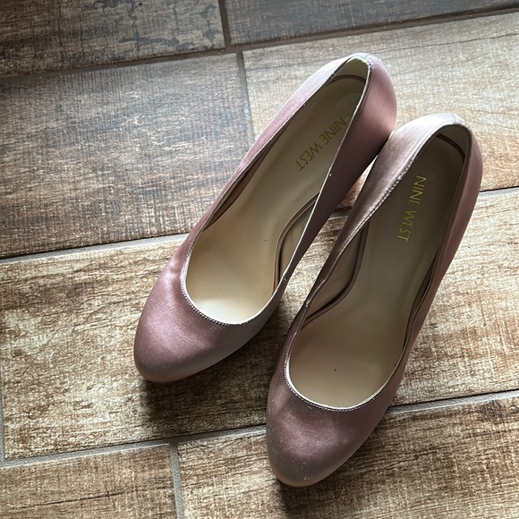 Nine West💕Size 10💕Pale Pink Pumps - Picture 2 of 16